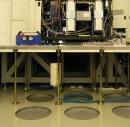 Schnitt durch den Bodenaufbau im Reinraum